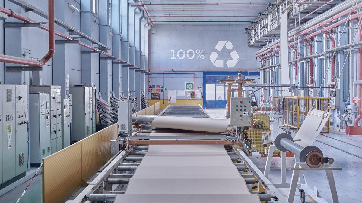 Tarkett achieves "world's first" carbon negative linoleum: dezeen.com/2025/11/19/tar…
