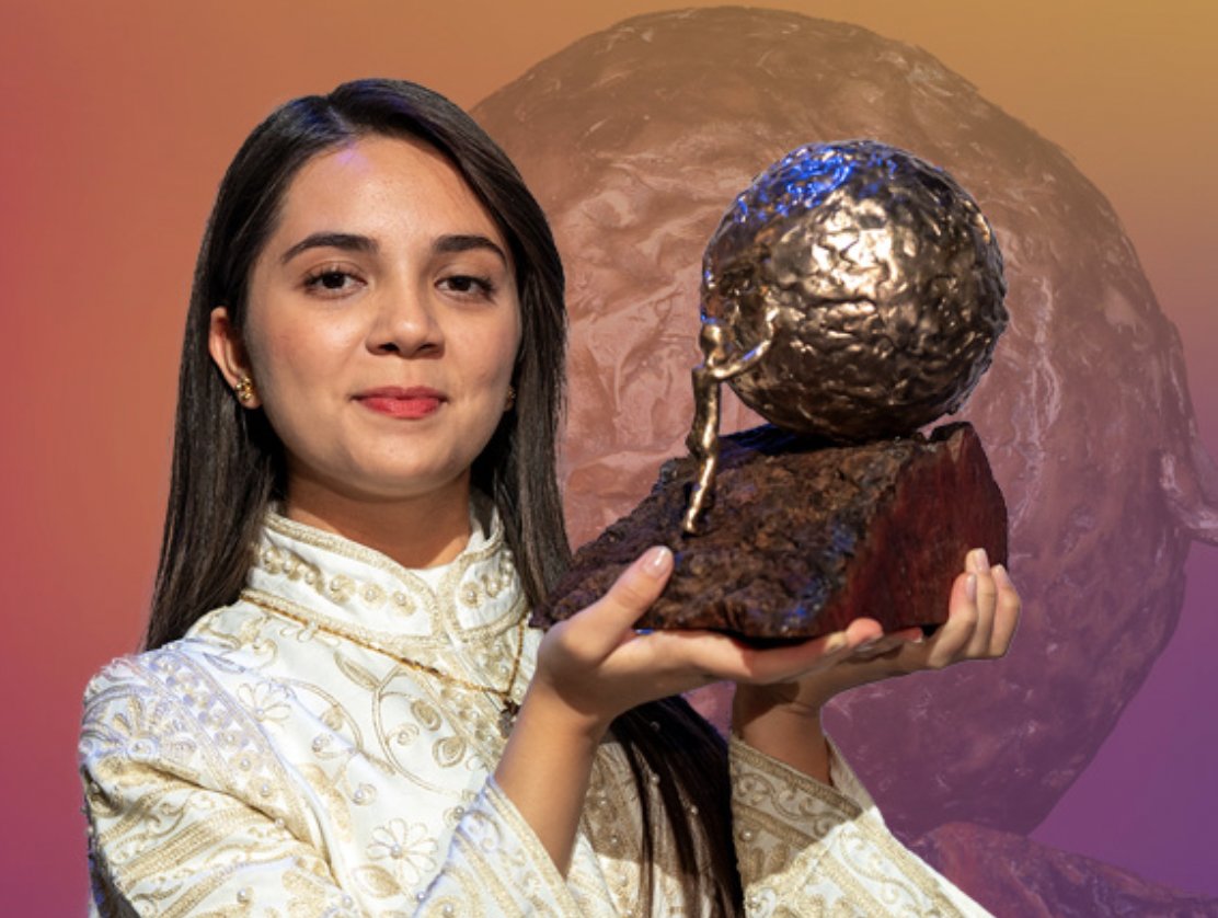 jobeckerhrw's tweet photo. The International Children's Peace Prize for 2025 was just awarded to 15-year-old Bana Alabed, recognizing her remarkable work to highlight the impact of armed conflict on the children of Syria.
https://t.co/FBnEHwTlZC https://t.co/VkJZMHKnpw