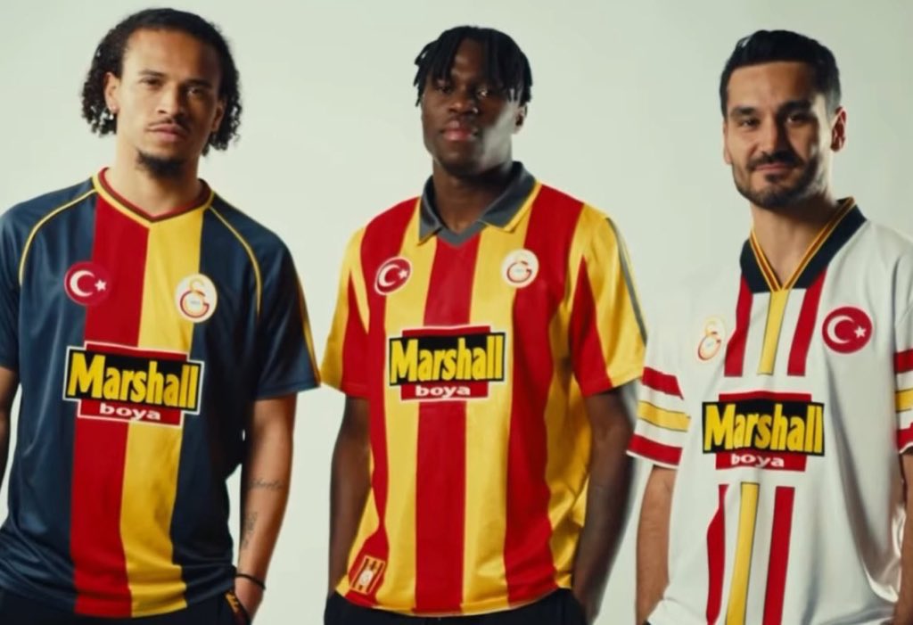 🎁 Bu tweet'e RT atan ve <a href="/mistosfatbok/">mistik terim</a> &amp; <a href="/formaduragi/">Forma Durağı</a> hesaplarını takip eden 3 kişiye aşağıdaki GS Store ürünlerinden istediğini hediye edeceğim. 

⚠️ Kazanan arkadaşlara sipariş verilirken direkt olarak GsStore sitesinden orijinal ürün gönderdiğimi kanıtlayacağım. Ürünler eline