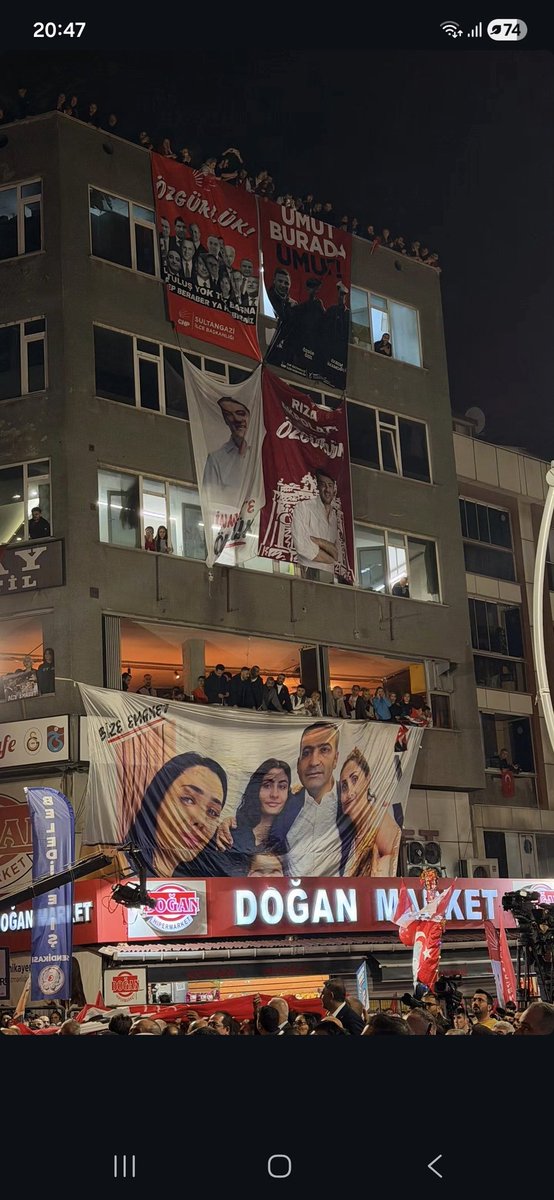 "Omuz verirsen kavga benimdir dersen
Bu kıvılcım yangın olur"

İnan Güney'e özgürlük!