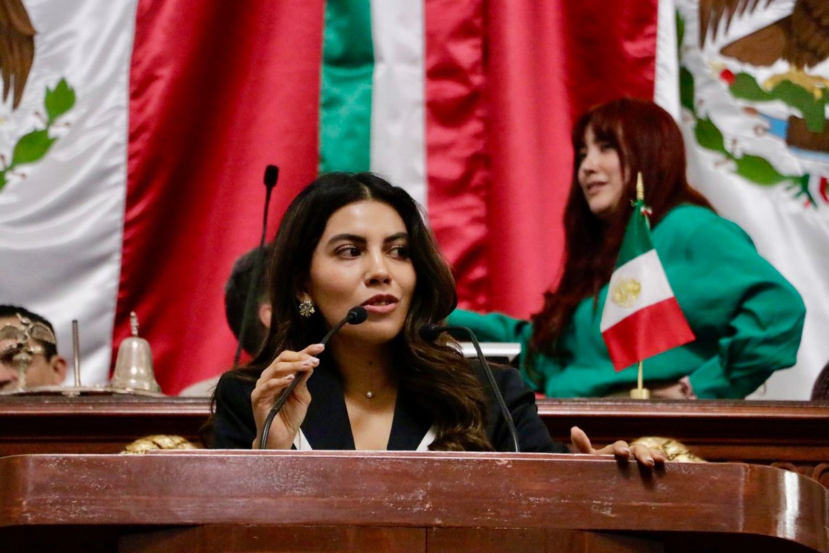 🏛️🚶🏻‍♂️🚶🏻‍♀️ La diputada <a href="/FridaJGuillen/">Frida Guillen</a> (PAN) planteó en el #CongresoCDMX reconstruir el modelo de gestión del espacio público para equilibrar el desarrollo económico, la movilidad segura, la equidad territorial y una gobernanza local eficaz en la #CDMX.