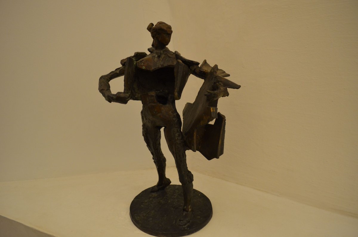 Museo Taurino de la Real Maestranza de Caballería de Sevilla is located in the Plaza de Toros de la Real Maestranza -- the oldest bullring in Spain, built in 1749.

During our visit, we saw a variety of art pieces including this one of a torero! You'll see more in #LasMatadoras.