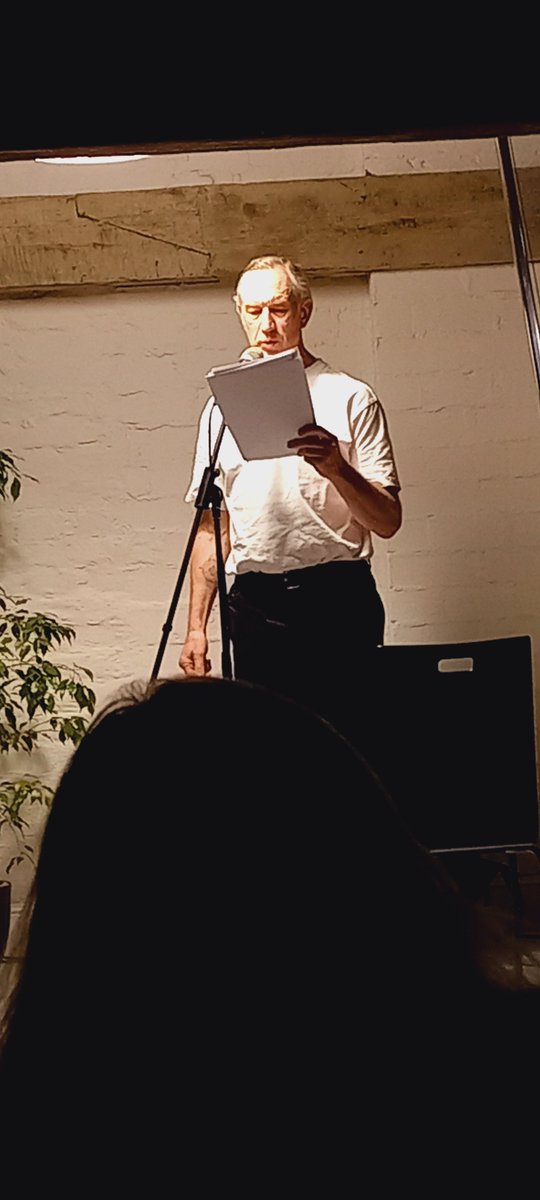 IngmBalode's tweet image. Viņi atrod tumsā pleķīti gaismas un klausās dzeju. Poruku, Ēci.
Paldies Ģirtam Krūmiņam.

PS ejiet uz Rakstniecības un mūzikas muzeju Mārstaļu ielā, būs piedzīvojums.