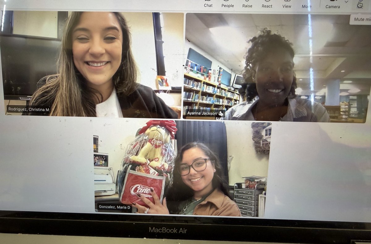 Congratulations to @Ms_MGonzalez for being named the <a href="/CatchUpAndRead/">Catch Up & Read</a> Teacher of the Month! 💜 Her creativity, enthusiasm, and leadership continue to help our Cowart students and teachers grow in literacy development. We are so proud of her! <a href="/EDAmaya04/">Amaya</a> <a href="/SHussainDISD/">Salem Hussain</a>