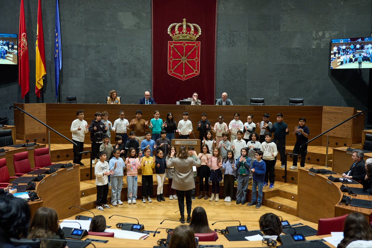 📸Hemos celebrado hoy junto a UNICEF un acto institucional de adhesión al Día Mundial de la Infancia

🗣️ <a href="/UnaiHualde/">Unai Hualde</a> ha subrayado la unanimidad de todo el arco parlamentario con el compromiso para erradicar la pobreza y salvaguardar los derechos elementales de la infancia