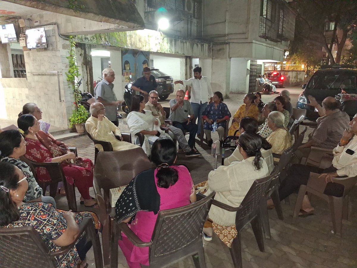 RajeshreeAtWork's tweet image. आज वॉर्ड १७२ मधील #सायन #चुन्नाभट्टी येथील भागनरी इमारतीतील रहिवाशांची भेट घेतली. रहिवाशांनी त्यांच्या काही समस्या मांडल्या आणि मी त्यांना त्या लवकरात लवकर सोडवण्याचे आश्वासन दिले.
@AmeetSatam @BJP4Maharashtra @BJP4Mumbai @RaviDadaChavan @Dev_Fadnavis @Devendra_Office