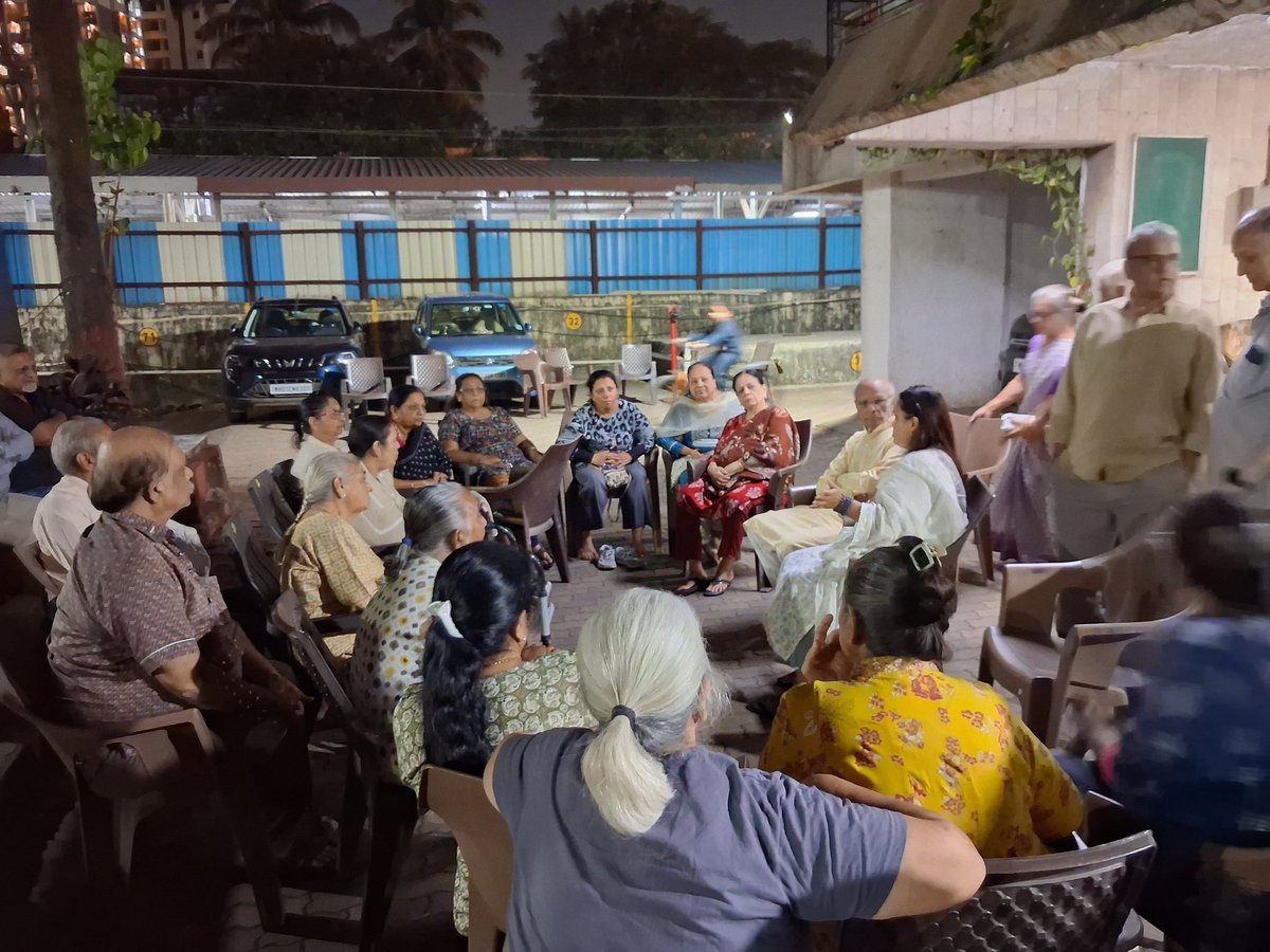 RajeshreeAtWork's tweet image. आज वॉर्ड १७२ मधील #सायन #चुन्नाभट्टी येथील भागनरी इमारतीतील रहिवाशांची भेट घेतली. रहिवाशांनी त्यांच्या काही समस्या मांडल्या आणि मी त्यांना त्या लवकरात लवकर सोडवण्याचे आश्वासन दिले.
@AmeetSatam @BJP4Maharashtra @BJP4Mumbai @RaviDadaChavan @Dev_Fadnavis @Devendra_Office