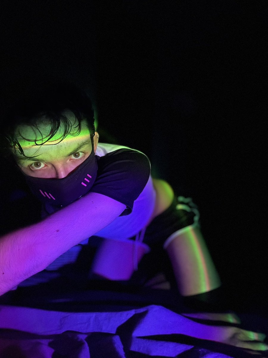 Do you think pink light makes me look cute ? >///<