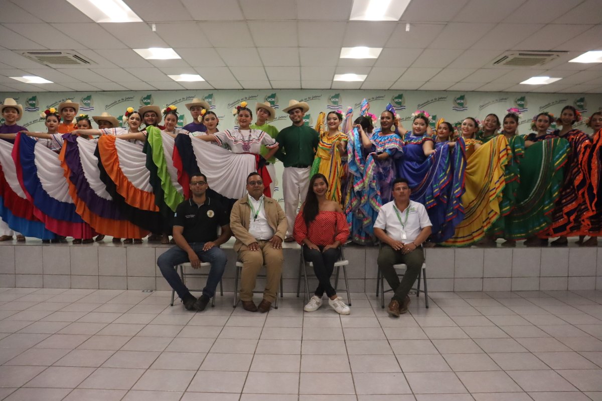 ucn_central's tweet image. UCN Doral realizó un Intercambio Cultural de Danza con una agrupación de Honduras, destacando folclor, tradición e integración estudiantil. Un espacio que fortaleció la expresión artística y la unión entre sedes. Más en: ucn.edu.ni/noticias/ #Cultura #Danza…