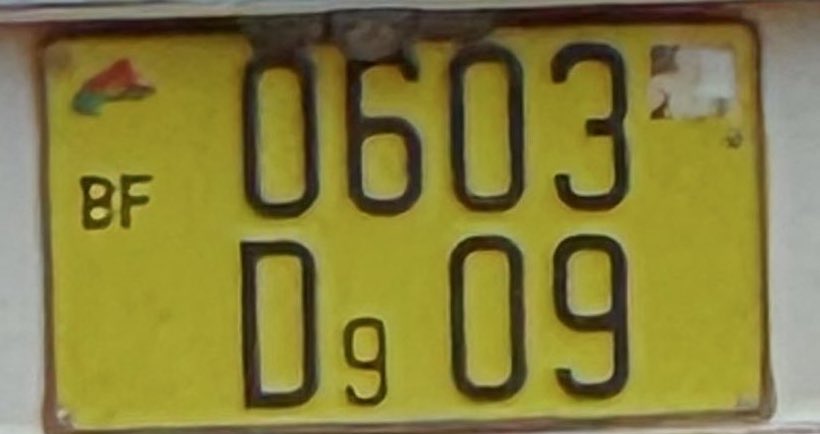 ocomar's tweet photo. @burkina24 Il faut sanctionner aussi et surtout ceux qui fournissent les plaques d’immatriculation pour véhicules automobiles dont le jaune blanchi au bout de quelques mois. On sait pertinemment qui sont ces fabricants mais ils ont toujours leur agrément. C’est absolument anormal. 😡 https://t.co/HrebxzmkhQ