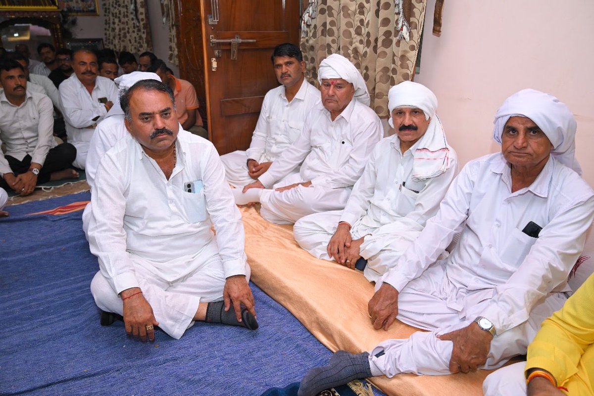 ભારાપર જાગીર ખાતે આહીર સેના ગુજરાત આયોજીત આહીર શોર્ય દિવસ અને હાજલ દાદા મંદિરે ધ્વજારોહણ કાર્યક્રમમાં હાજરી આપી.

૧૯૬૨માં ભારત ચીન વચ્ચેના યુધ્ધમાં રેંજાગલા ખાતે હજારો ચીની સૈનિકોને મોતને ઘાટ ઉતારીને માં ભોમની રક્ષા કાજે વીરગતિ પામનાર ૧૧૪ વિર આહીર સૈનીકોને શ્રદ્ધાંજલિ અર્પણ કરી.