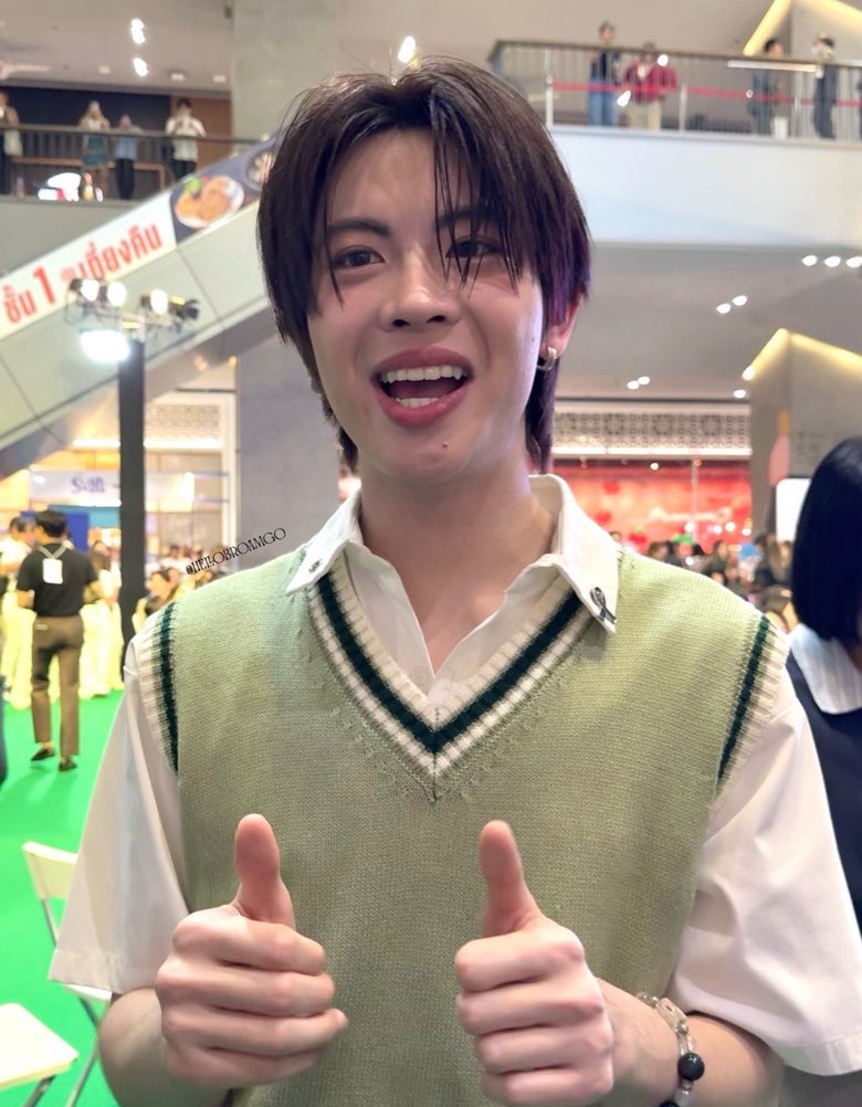 Hellobroamgo's tweet image. ของขวัญเรียนจบที่ดีที่สุดเลยนะ ♡
— จะเรียนจบแล้วอวยพรได้ม๊าย
💚 อุ้ย เก่งมาก เก่งมากๆ สุดยอด
🩷 อ่ย เก่งมากค้าบ ยินดีด้วยล่วงหน้าเลยน้า

꒰ ⁺⋆ #TleFirstone °˖✧
‧⁺◟꒰ #TLE_mtm  #Firstone  ꒱˚ ༘♡
@TLE_mtm @firstone_wnk