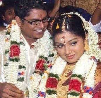 kayaldevaraj's tweet photo. November 19th
Actor, Producer, Director (Late) #ManojKBharathi , Actress #Nandana 19th Year Wedding Anniversary.
#NandanaWeddingAnniversary
#NandanaManoj
#ManojBharathiraja https://t.co/zmMw4W89r1