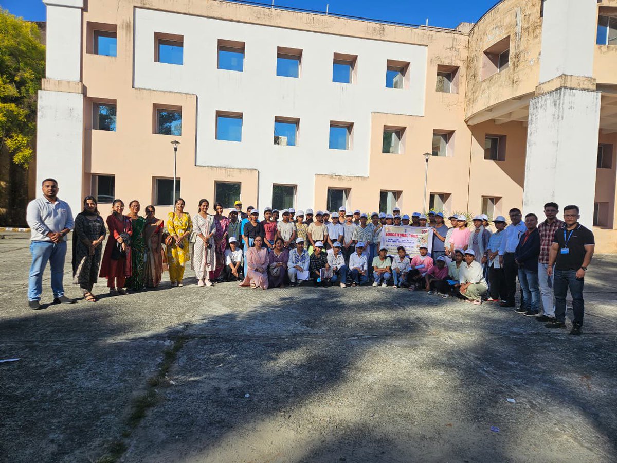 rmrcne's tweet photo. Students from KGBV Charaideo (8–9 std), under the SANKALP: HEW of Women programme of the District WCD Dept.Charaideo, visited ICMR-RMRCNE, Dibrugarh & explored research labs of Infectious Disease & Cancer Epidemiology, Malariology, & Virology.
#ICMR
#RMRCNE
#FutureScientist https://t.co/SHtoQabin0