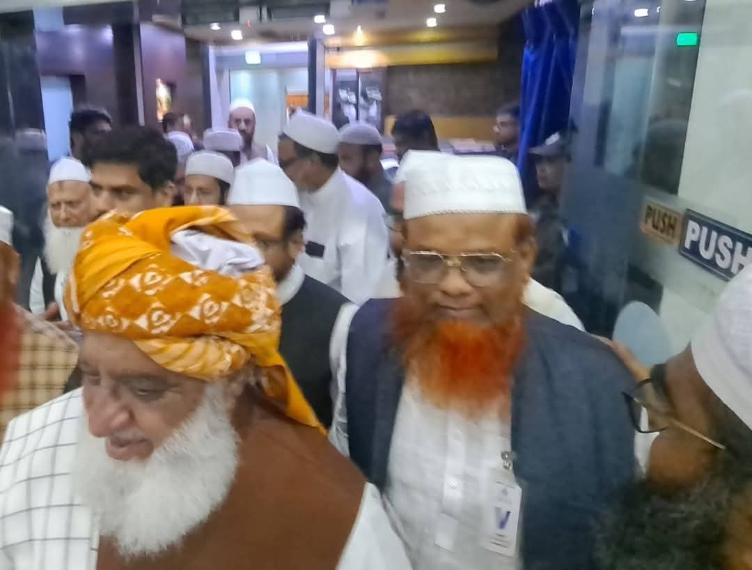 قائدجمعیت نے وہاں جس سنجیدگی اور وقار سے گفتگو کی۔
 اس نے ثابت کیا کہ قیادت صرف نعروں سے نہیں ذمہ داری کے ساتھ گفتگو کرنے سے بنتی ہے۔
یہ دورہ اسی کا عملی نمونہ تھا۔
#MFRforPakBanglaUnity