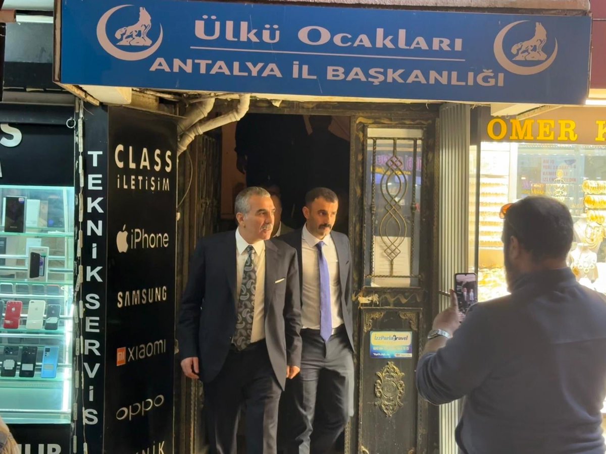 Antalya programım  kapsamında, Ülkü Ocakları Antalya İl Başkanlığı görevine getirilen kıymetli hemşehrim ve yiğit kardeşim Ömer Faruk Yıldırım Bey’i ziyaret ettim.
<a href="/omerfarukyildrm/">Ömer Faruk Yıldırım</a> 
Davamıza sadakati, duruşu ve tecrübesiyle Antalyamızda önemli hizmetlere imza atacağına yürekten