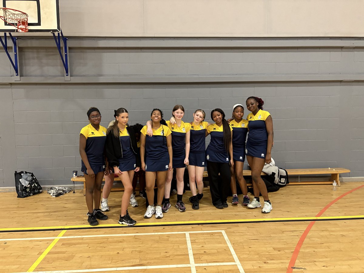 Great effort tonight for our s3/4 netball team against Shawlands 🙌🙌
