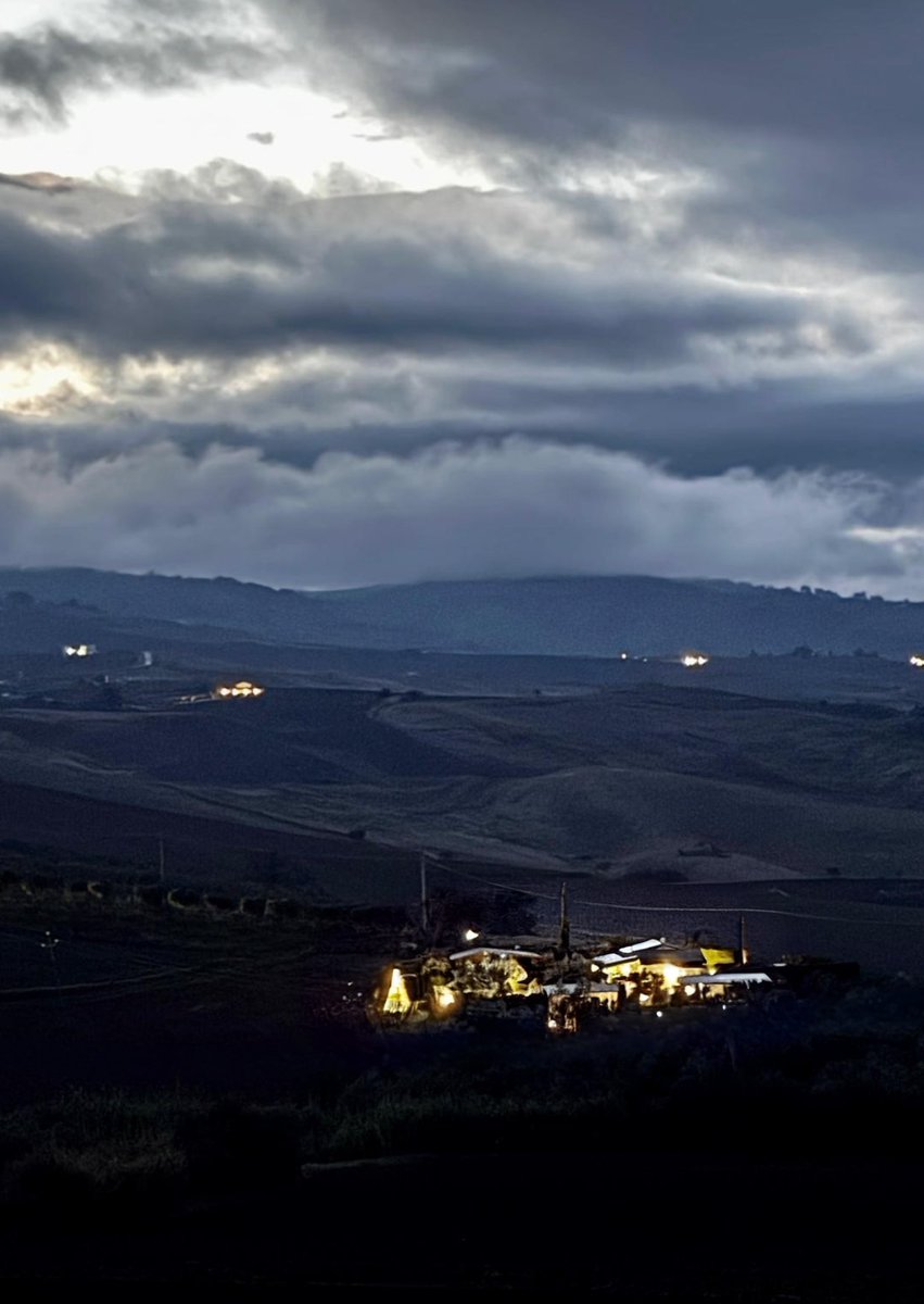 Ik maakt net vanaf de berg een kerstfoto van ons huis. #DitisItalie