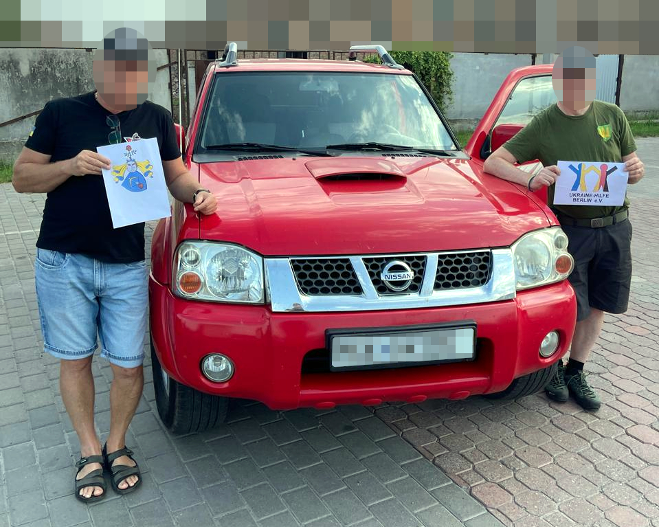 Mit der großartigen Unterstützung von <a href="/philisense/">Philipp von Vangerow</a> konnten wir 15 Evakuierungsfahrzeuge und Minenräumausrüstung für die #Ukraine kaufen und überführen. Durch die engagierte Community von <a href="/tactics_war/">war and tactic</a> kamen weitere Fahrzeuge hinzu. Danke an alle, die uns helfen, Leben zu retten!