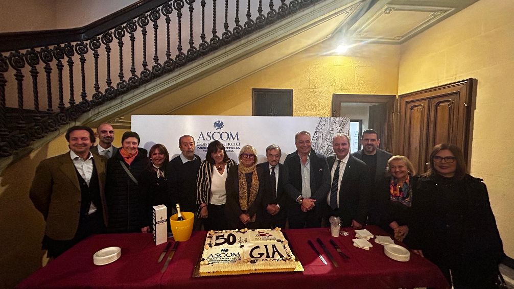 Le guide turistiche GIA di Ascom Confcommercio Torino e provincia hanno festeggiato i loro primi 50 anni in occasione del convegno “2006-2026: Torino che cambia. Dal cuore industriale all’anima turistica”.
sguardisutorino.blogspot.com/2025/11/le-gui…

<a href="/AscomTorino/">Ascom Torino</a> #GIA #torino #guideturistiche