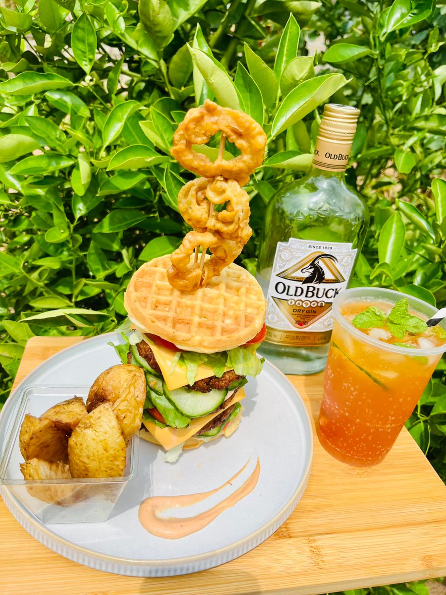 Boity4_Monareng's tweet photo. @oldbuckgin Calling the buck ,The old buck way 🐐🍸
#BiziBhokhwe
#uMgidiSZN #CallTheBuck
@oldbuckgin https://t.co/WeEeDvul38