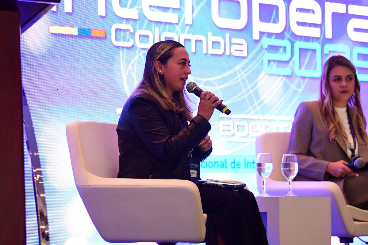 GobDigitalCO's tweet photo. @Ministerio_TIC @CarinaMurciaY @ANDigital_Col 📌Ahora @igacColombia , @UPRAColombia  y @MinSaludCol  muestran cómo la interoperabilidad y mejora de los procesos públicos en el país.💠 Casos reales, resultados medibles y entidades comprometidas con la transformación digital.
#Interopera2025. https://t.co/SlvcrZdLKb