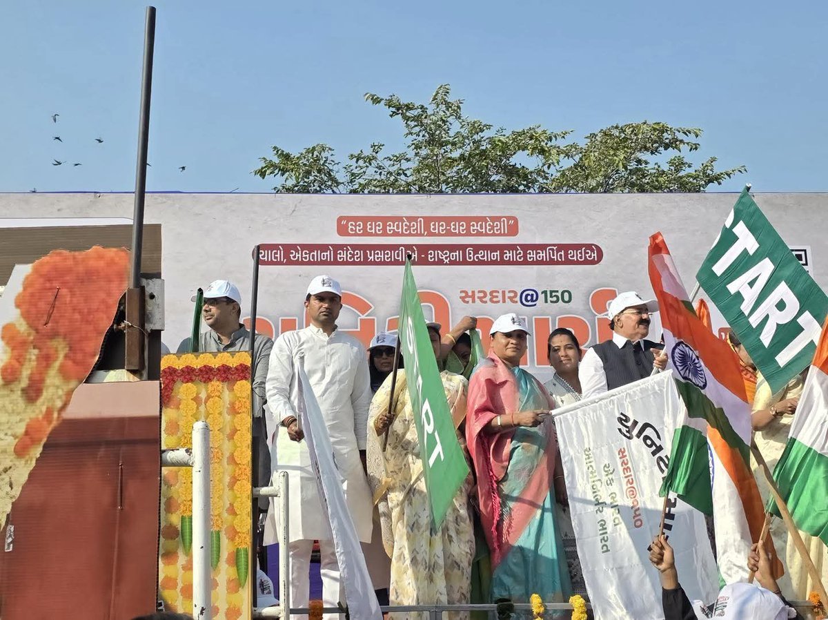 BJP4Gujarat's tweet image. રંગીલું રાજકોટ રંગાયું રાષ્ટ્રભક્તિના રંગે...

રાજકોટ પશ્ચિમ વિધાનસભા ખાતે લોહપુરુષ સરદાર વલ્લભભાઈ પટેલની 150મી જન્મજયંતી નિમિત્તે યુવા મોરચાના પ્રદેશ પ્રમુખ @DrPrashantkorat ની વિશેષ ઉપસ્થિતિમાં સરદાર@ 150 યુનિટી માર્ચ અંતર્ગત પદયાત્રા યોજાઈ

આ પદયાત્રામાં મોટી સંખ્યામાં નગરજનો…