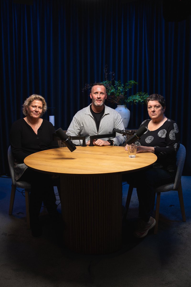 Hodge_Cast's tweet image. The Gender Debate - Premieres Tomorrow 20th Nov at 18:00 GMT / 13:00 EST on YT &amp;amp; Spotify 🚀 

@bindelj 🆚 @HelenWebberley 

🧬 Julie Bindel – renowned feminist, journalist, and campaigner – makes the case for biology. She argues that sex is real, fixed, and must remain the…