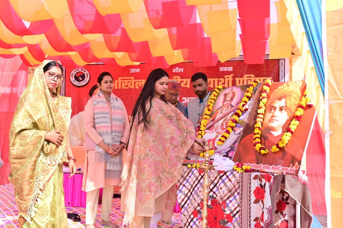 Abvp4Awadh's tweet image. अभाविप बिसवां जिले की सदरपुर नगर इकाई द्वारा रानी अब्बका वीरांगना सम्मेलन &quot;नारी शौर्य संवाद&quot; का आयोजन किया गया। जिसमें मुख्य अतिथि सीतापुर जिला पंचायत अध्यक्ष श्रीमती श्रद्धा सागर गुप्ता व मुख्य वक्ता के रूप में राष्ट्रीय कार्यकारिणी सदस्य सुश्री सृष्टि सिंह उपस्थित रही ।