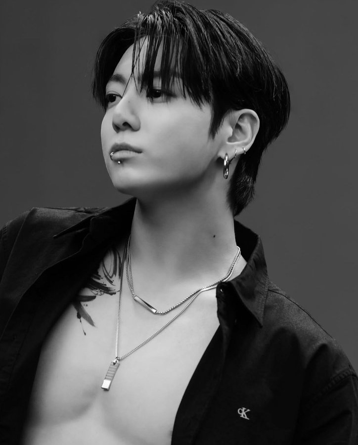 #JUNGKOOK's 'Golden' is the Best selling Album of the Decade by a Korean Soloist globally, with over 10.2 MILLION sales, as per chartmasters! 💪📀🔝💰💿2⃣0⃣2⃣0⃣s✖️🇰🇷👨‍🎤🌎 💥🔟Ⓜ️🔥👑💚💛💜 

HISTORY MAKER JUNGKOOK   
#JungKook_GOLDEN