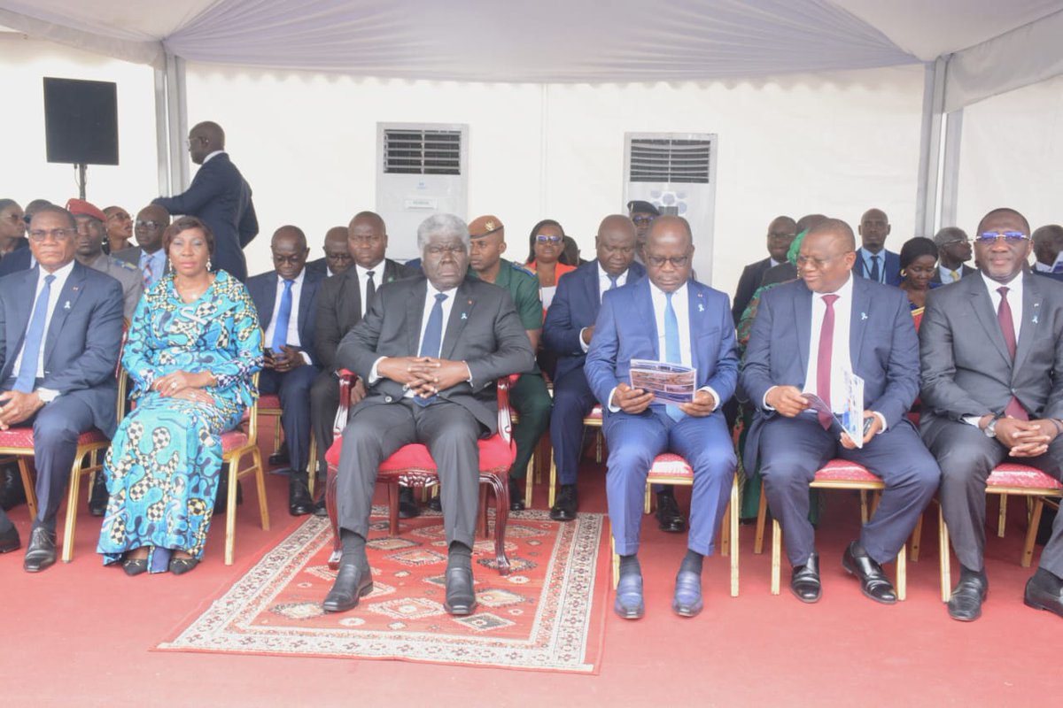 MINCOM_CI's tweet image. Le Ministre Amadou Coulibaly a pris part à l’inauguration du nouveau bâtiment des consultations externes du CHU de Cocody (66 locaux, 20 spécialités) et au baptême de la 35e promo de l’INFAS. Un engagement fort pour un système de santé renforcé.
#SantéCI #MICOM