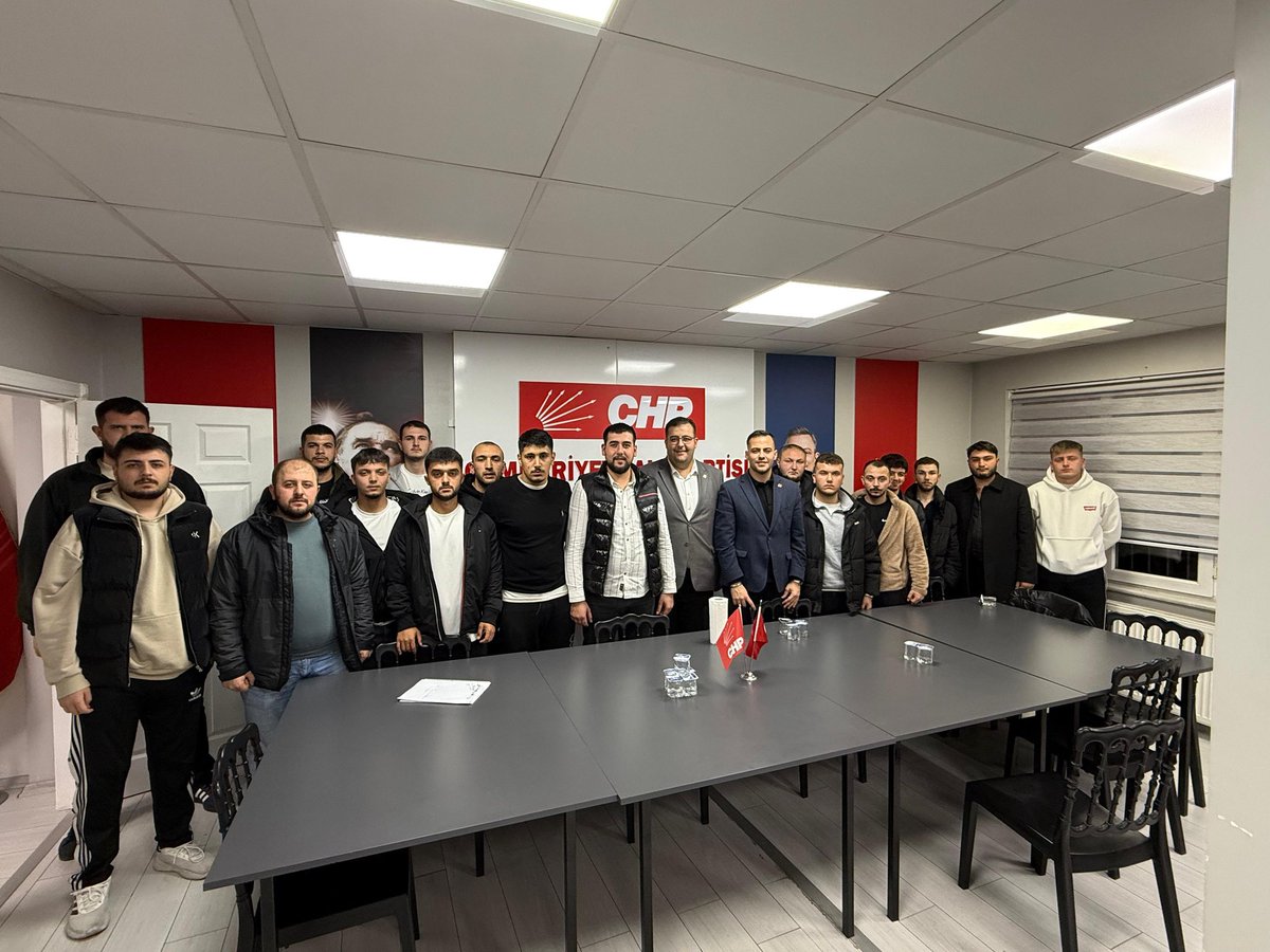 Genel başkanımız Sn. Özgür Özel'in 22 Kasım Zonguldak mitingi öncesi kurul arkadaşım Oğulcan Çavuşoğlu ile beraber il başkanlığımızda mitingte görev alacak yol arkadaşlarımızla buluştuk. 
<a href="/cavusogluolcn/">Oğulcan Çavuşoğlu</a> <a href="/chpzongenc/">chpzonguldakgenc</a> <a href="/kadrgvenn/">Kadir Güven</a> <a href="/CHPZonguldakil/">CHP Zonguldak</a>