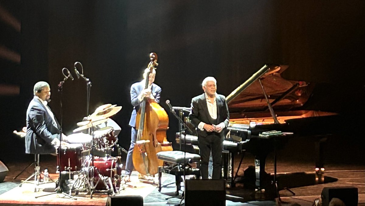 Axel Arno tweet media