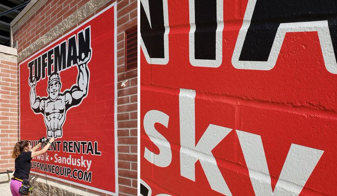 deximaging's tweet image. See how wall graphics can dramatically improve the branding of a business with these 4 real-world #wideformat projects: bit.ly/3eke9VF #WideformatWednesday