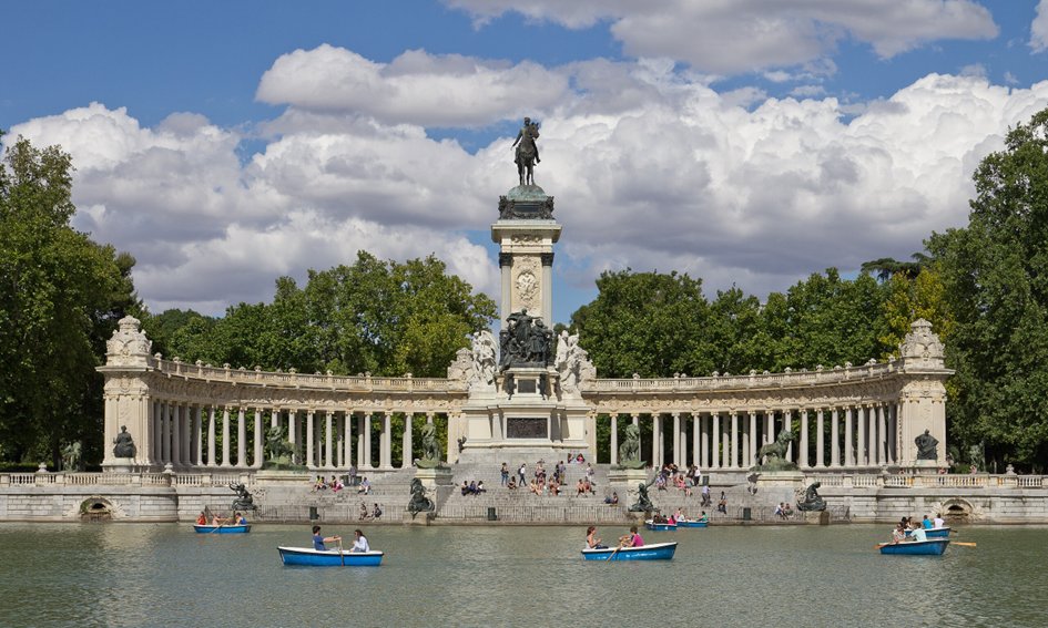 CLL49's tweet image. Sélection de #Parcs citadins en Europe. #Mercredi  
Le parc du Retiro est un grand parc de 125 hectares situé à #Madrid 🇪🇸 Il fut créé entre 1630 et 1640 et est inscrit sur la liste du patrimoine mondial par l&apos;UNESCO depuis 2021. #Photographie #Photography via Wikipédia #Parks 🏞️
