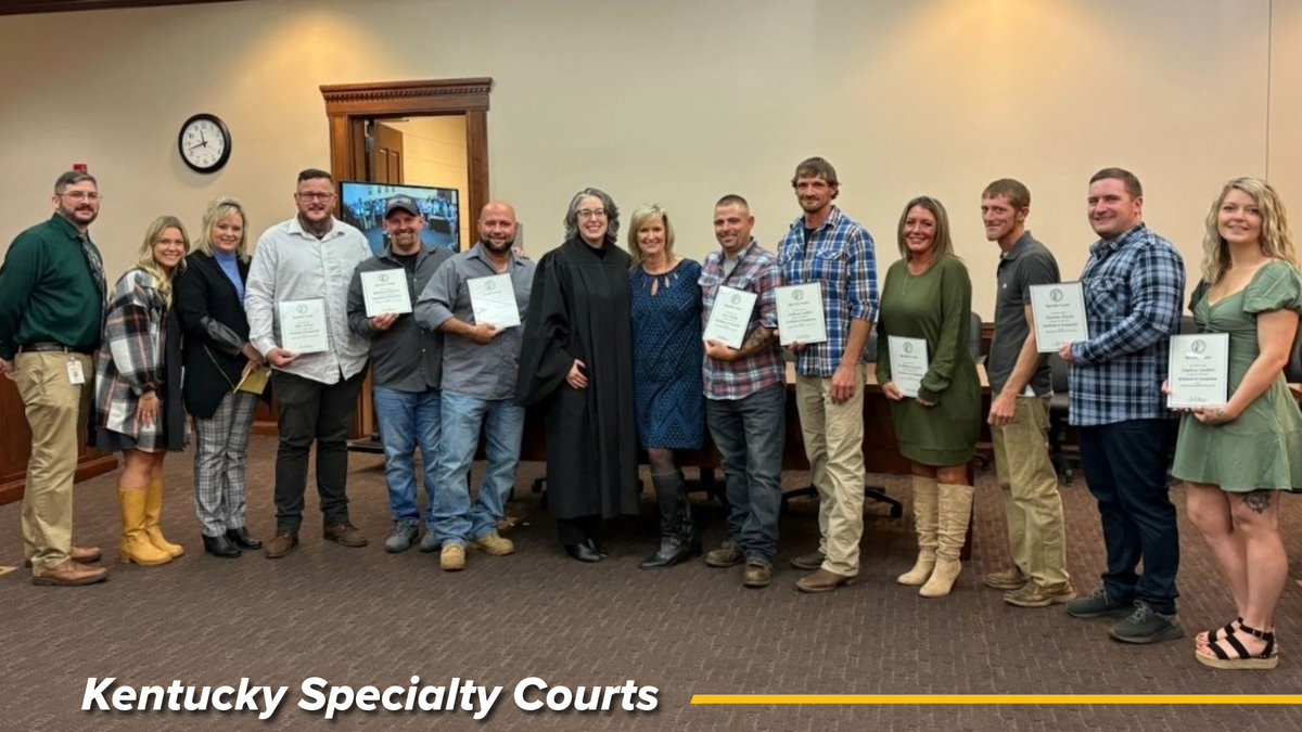 kentuckycourts's tweet image. 🎓 Specialty Courts in Russell and Wayne counties celebrate graduates achieving new beginnings! Learn more about Kentucky&apos;s treatment courts at kcoj.info/SpecialtyCourts #RecoveryCommunity #RecoveryIsPossible