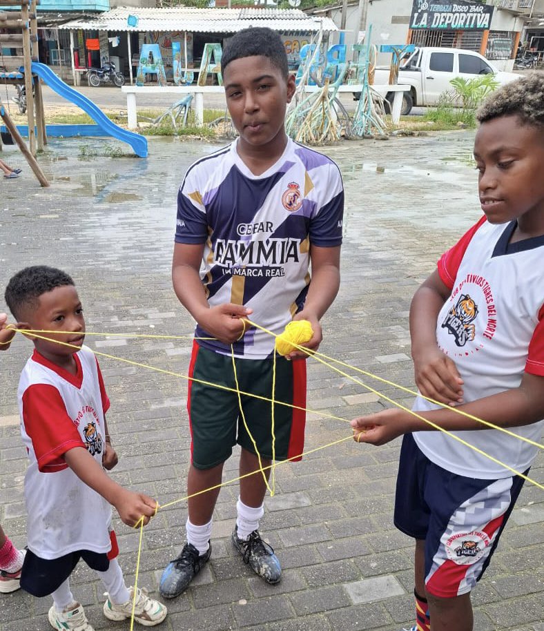 ⚾️ En nuestro programa En La
Jugada Tierra Baja realizamos el taller
Deportes con Principios.⭐️

Trabajamos el valor de la empatía, una habilidad que les permite a los jóvenes conectar con otros, comprender sus emociones y fortalecer las relaciones dentro del equipo.🧢