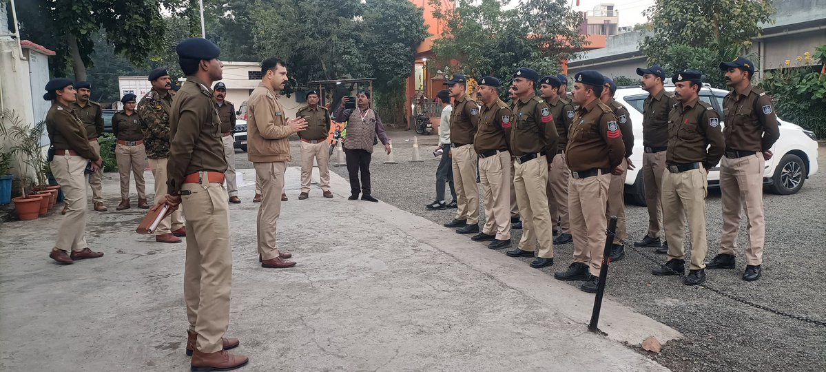 SP_RATLAM_MP's tweet image. 👉पुलिस अधीक्षक द्वारा थाना जावरा शहर एवं थाना औद्योगिक क्षेत्र जावरा का  किया निरीक्षण
👉थाना/चौकी भवन, हवालात, मालखाना, आवासीय परिसर जावरा का निरीक्षण कर दिए आवश्यक दिशा निर्देशfacebook.com/share/p/1YmAxN…
@CMMadhyaPradesh @mohdept @DGP_MP @MPPoliceDeptt @JansamparkMP @projsratlam