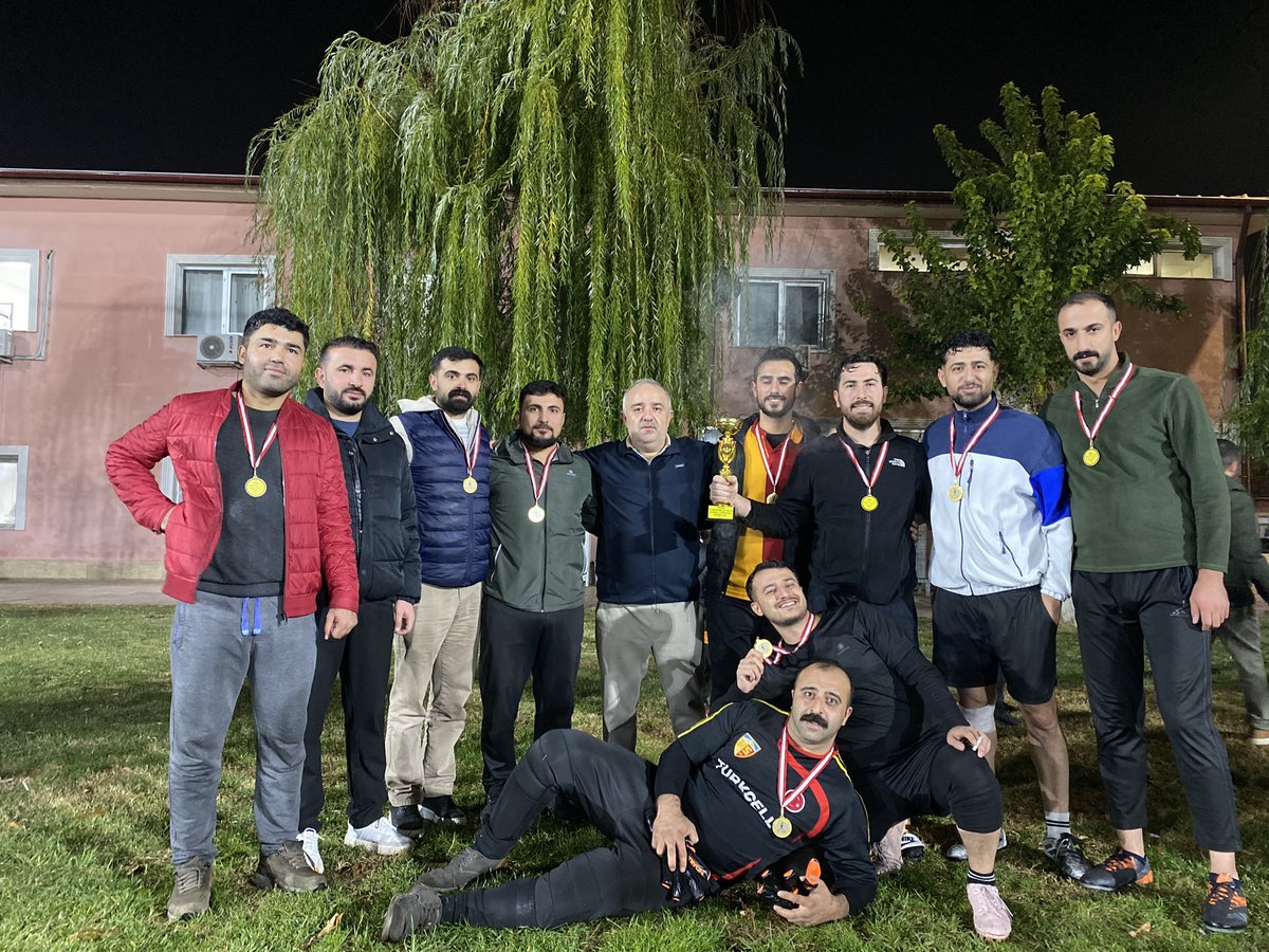 sevgilienes75's tweet photo. Batman TEIAŞ 16. Bölge Müdürlüğümüzün organize ettiği futbol turnuvasında birinci olan Batman İşletme ve ikinci olan Siirt Başmühendisliği takımlarımızı kutlarım. https://t.co/uutGpmLuXO