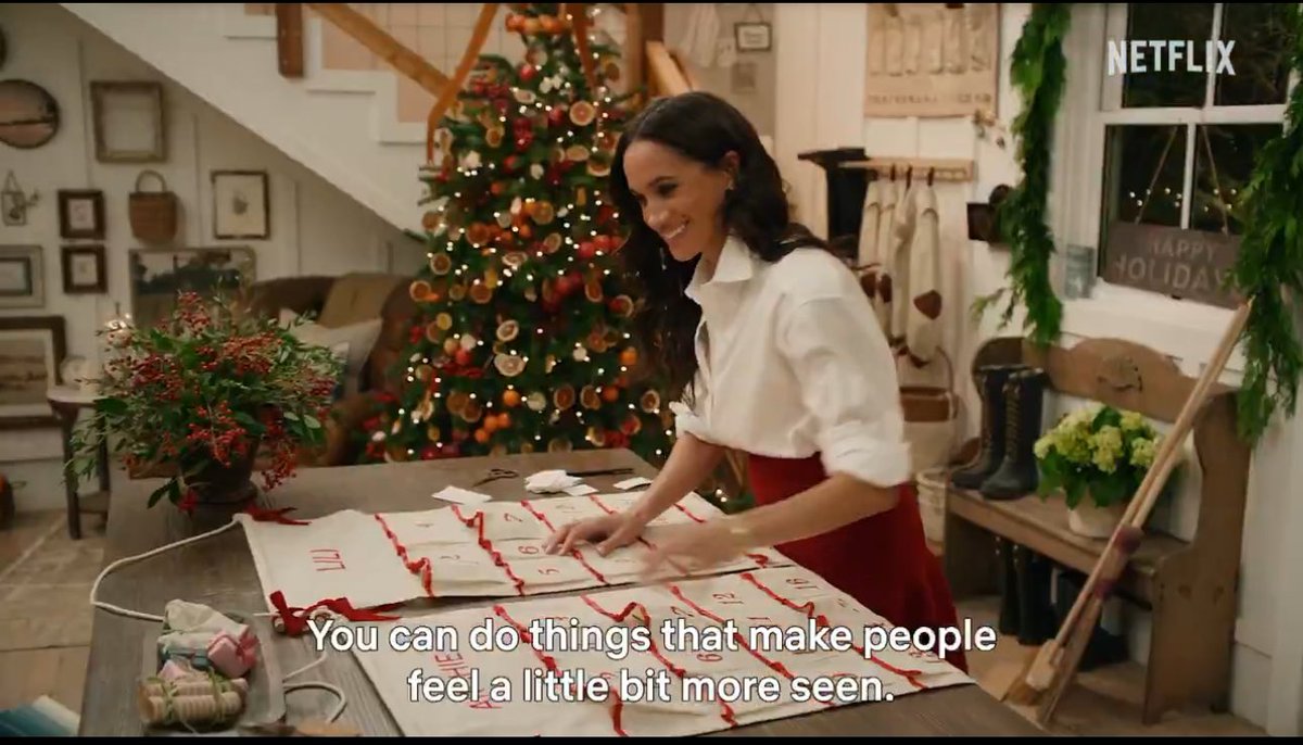 LuckyRevin's tweet photo. Looks like it is gonna be a feast for #ArchieandLili #WithLoveMeghan #holidayseason trailer dropped! #Dec3rd How cute is that cup in Meghanโs writing! #MeghanSussex #PrinceHarry #Netflix Is that a red wine I ๐๐๐๐๐๐
๐ท https://t.co/8BWWgeDfqk