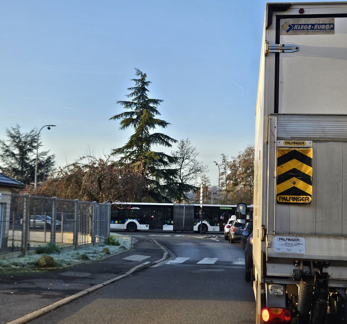 stephanegodard's tweet image. Des bouchons, des bouchons et des bouchons pour quitter Montataire : vivement la fin des travaux de l&apos;allée des Marronniers ! 

Pourquoi la déviation promise n&apos;a toujours pas été mise en place ? #montataire #centreville #effondrement #travaux #déviation #promessesnontenues