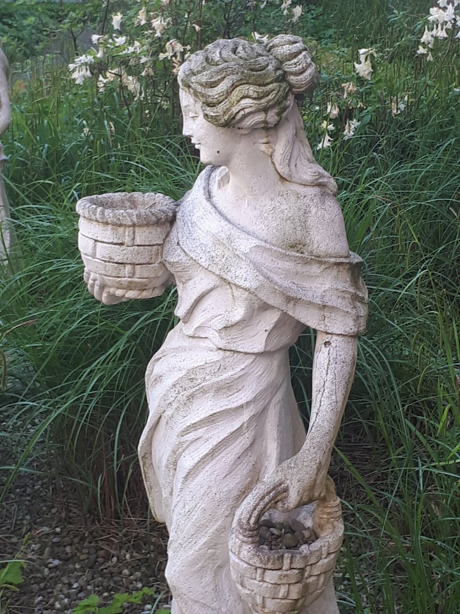 ToadAlteKroete's tweet image. Zeitlinienreinigung.
Alte Sachen, schöne Sachen. Entdeckt.
Holde Maid.