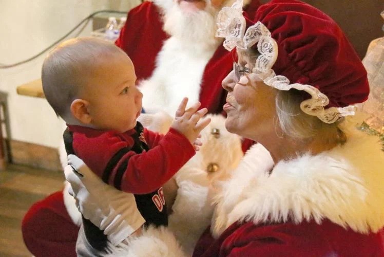 Mrs. Claus is hosting breakfast at Meritage and you’re invited! Bring friends and family for a festive breakfast and commemorate the moment with a one-of-a-kind photo with Mrs. Claus herself! She can’t wait to see you there! Available on select days. 

zurl.co/Inia1