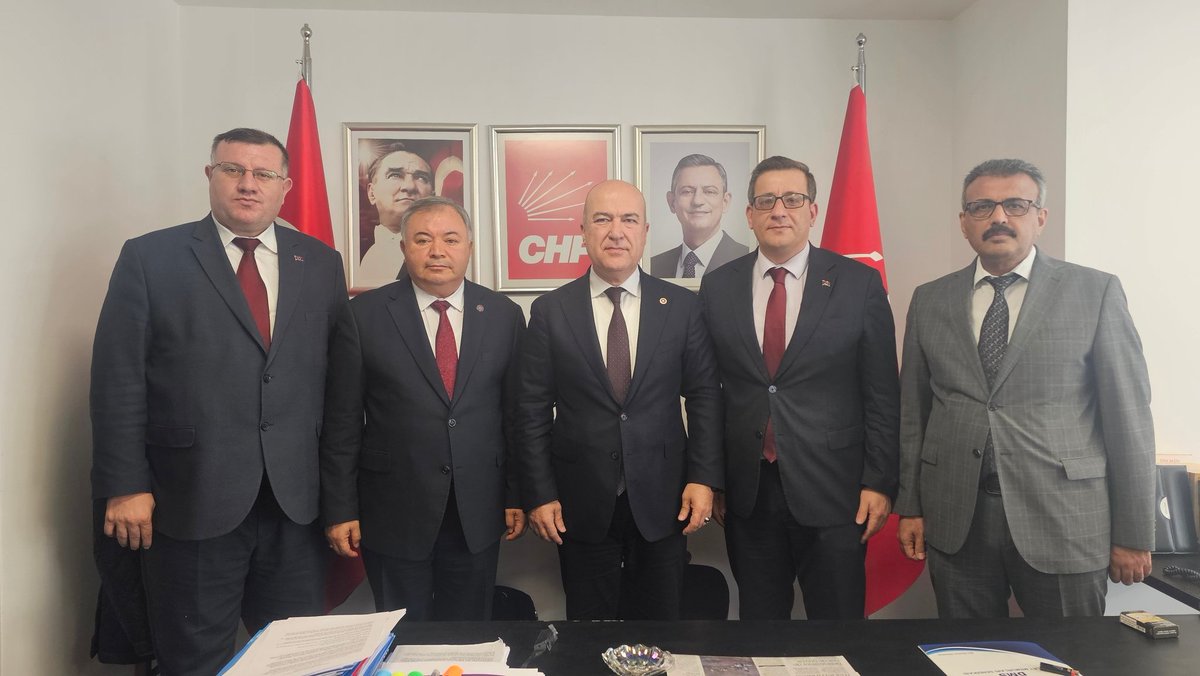 DEVLET MEMURLARI SENDİKASINDAN CHP GENEL MERKEZİ ZİYARETİ…

Devlet Memurları Sendikası Genel Başkanı ve Devlet Memurları Konfederasyonu Genel Sekreteri Tuncay CENGİZ, DMS Genel Sekreteri Ahmet SAĞLAM ve DMS Genel Başkan Yardımcıları Kemal DUMAN ve Vecdi YANBAZ tarafından