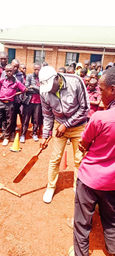 CricketNgozi's tweet photo. School Cricket is expanding in @CricketNgozi District Cricket Association, affiliated to @CricButanyerera Provincial Cricket Association. 

Today, New Life School in Ngozi Town was training for upcoming 2026 Inter School Tournaments.
#cricketyacu #bcfschoolcricket #burundicricket https://t.co/AFpDH5N7pO