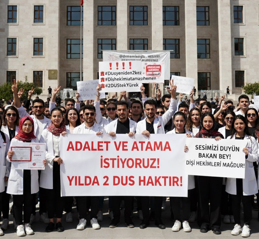 DrAY471's tweet photo. Türkiye'nin diş hekimine ihtiyacı varken, atamaların önünü tek sınav engeliyle kapatmayın‼️

DUS'u 2'den 1'e indirip yığılmayı artırmak yerine; acilen yeterli sayıda kalıcı atama kontenjanı açın.
 #DişHekimiCevapİstiyor @drmemisoglu @saglikbakanligi 
 #dus2026 https://t.co/hvaFmbWSmS