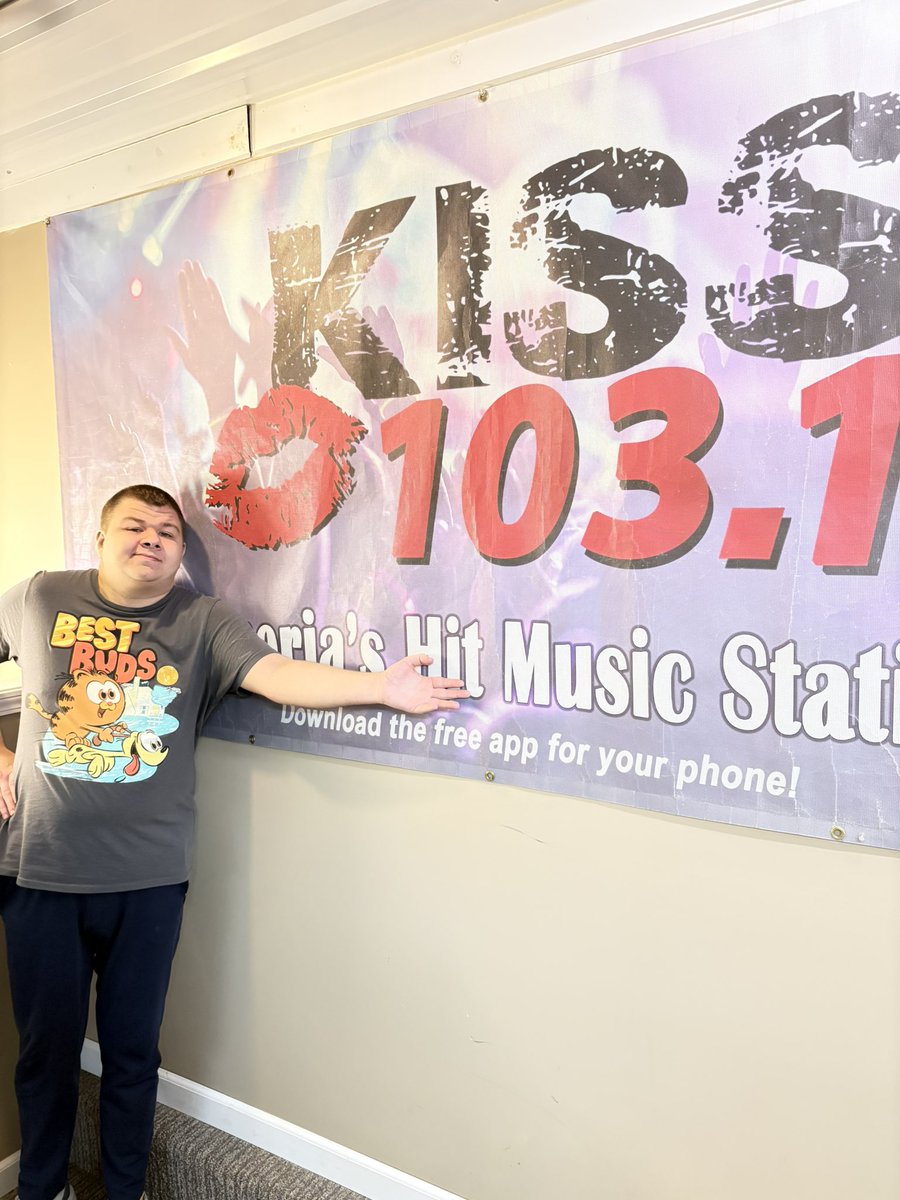 XDonald_Riebe's tweet photo. TODAY I Went Up To @KISS1031_FM In Emporia and I Got To Tour The Different Radio Station Soundproof Rooms, and I also recorded my interview for my song BFF (Remix) and a Liner as well. Tune in by Click on link below to download The Radio App.
https://t.co/Tlb73hdDZn
#DonaldR https://t.co/cfaatXgrvW