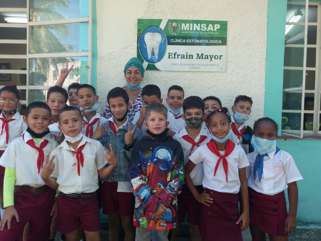 EP_Efrain_Mayor's tweet photo. Los pioneros de nuestra escuela en el círculo de interés de estomatologia en la clínica estomatologica Efrain Mayor el cual tenemos convenio .
#SaludPública
#ponle ♥
#saludeduca
@DmeCotorro25
@DirectEducaHab
@YanetHzP25
@ZuliaMunoz10139
@centro62119
@AlvaroAT831020 https://t.co/PnaaJ57kWV