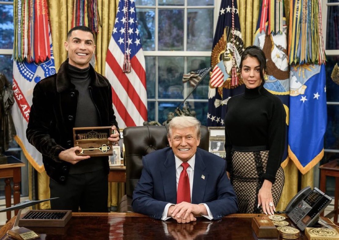 totalcristiano's tweet image. Cristiano Ronaldo &amp;amp; Georgina with Trump. 🇺🇸