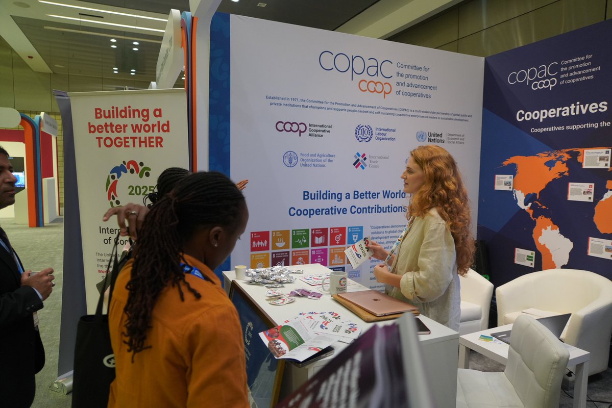 UNDESASocial's tweet image. Young people drove the conversation at the #SocialSummit2025 from the #MarkTheMoveChallenge to global youth voices calling for fairness, decent work and inclusion.

The future of social development is youth-led.

Learn more 🌐social.desa.un.org/world-summit-2…